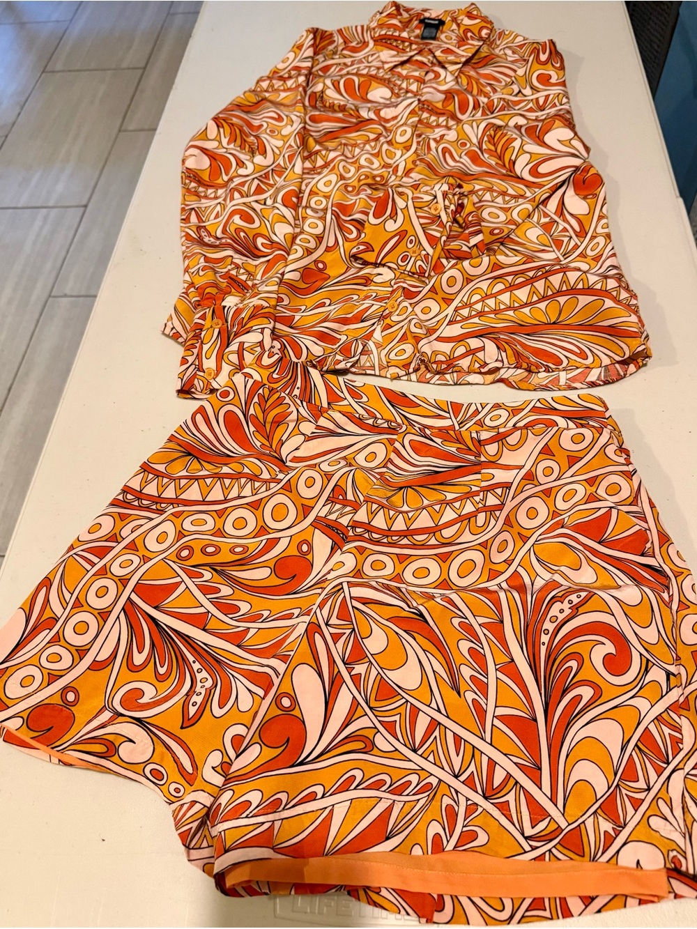 Printed Orange Swirl Women's   Set - Vibrant Abstract Pattern